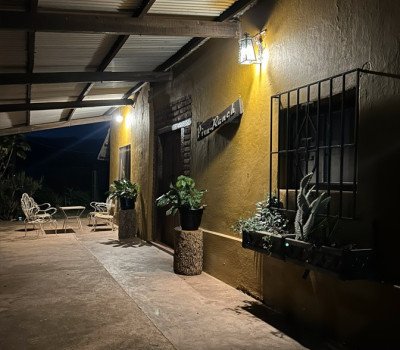 Luz cálida y calma al caer el día.